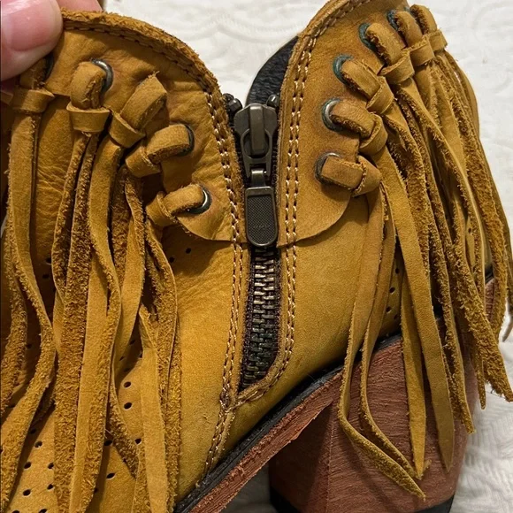 Western Ankle Boots Women Size 8.5 Tan Fringe - Picture 10 of 11